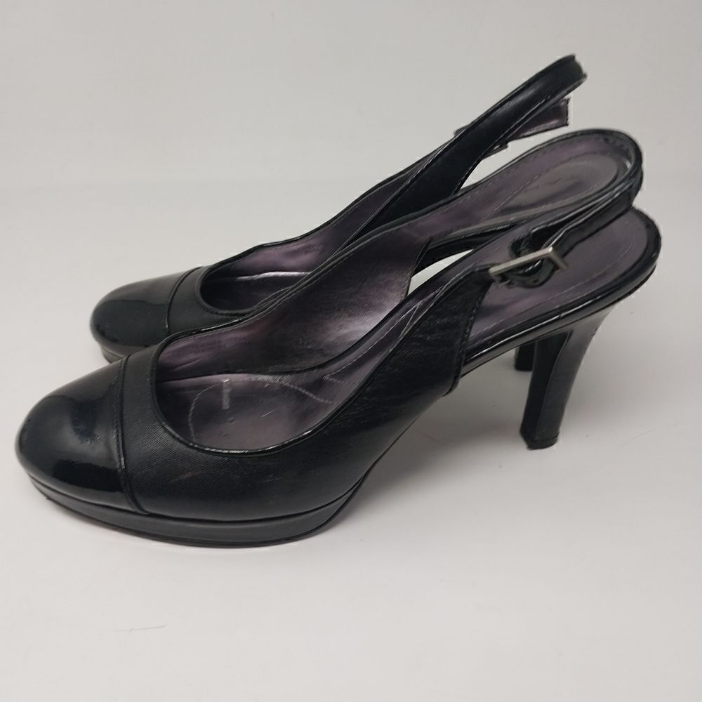 TAHARI HEELS, BLACK, SIZE 8.5 MEDIUM.